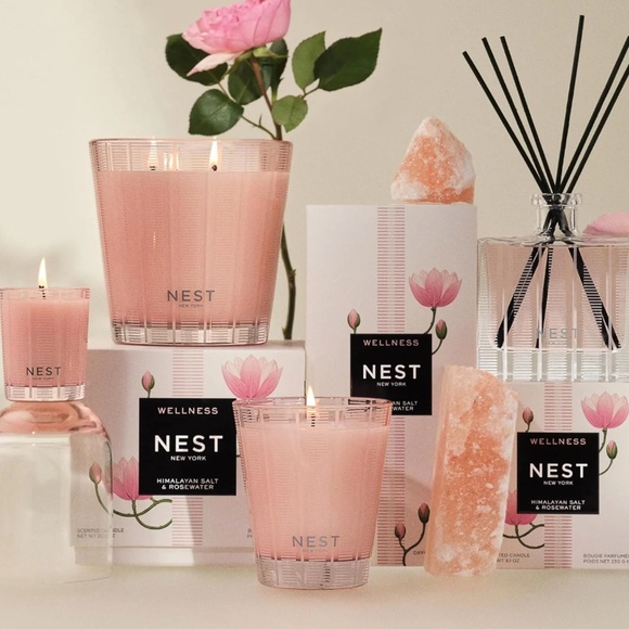 NEST Himalayan salt and rosewater candle 8.1 oz NEW - Picture 2 of 2